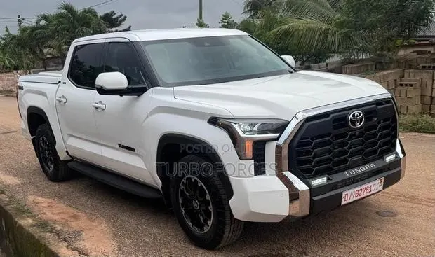 Toyota Tundra 2022 White · Photo 1