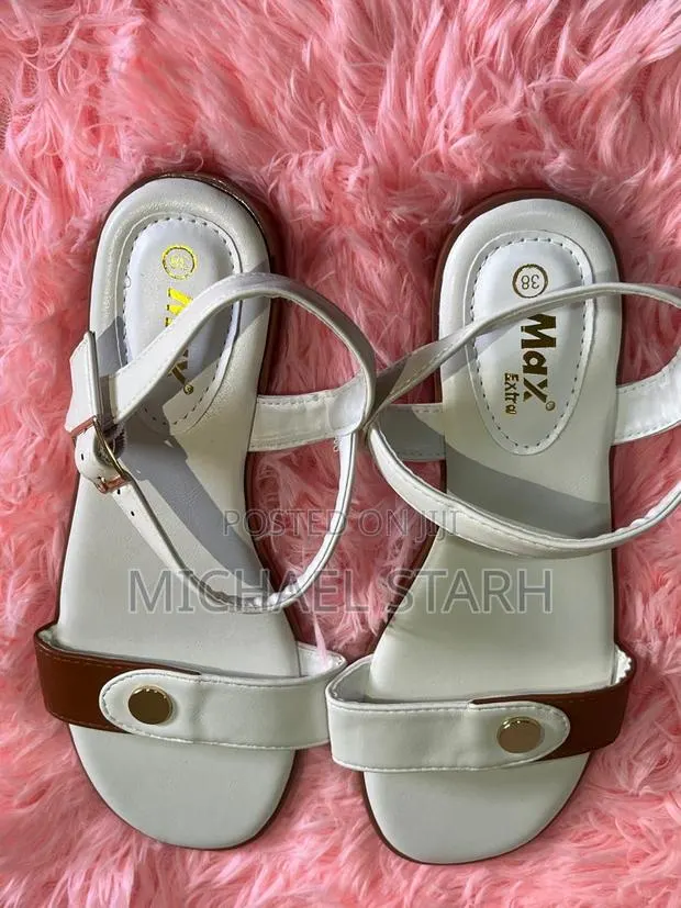 Cute Sleek Ladies' Slippers, Ahenema, Shoes Sandals · Photo 1
