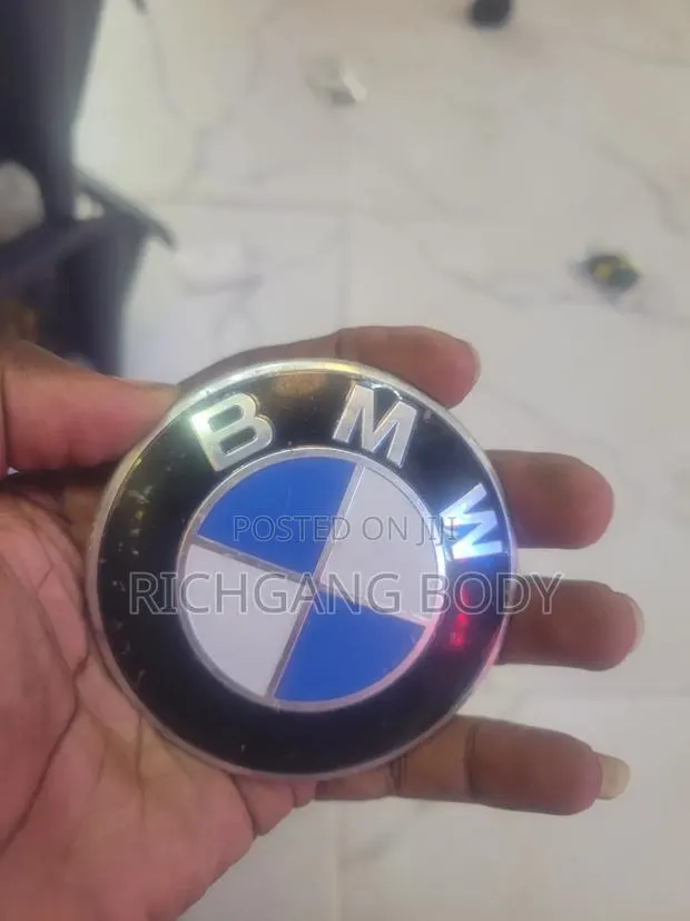 BMW Front Crown Original · Photo 1