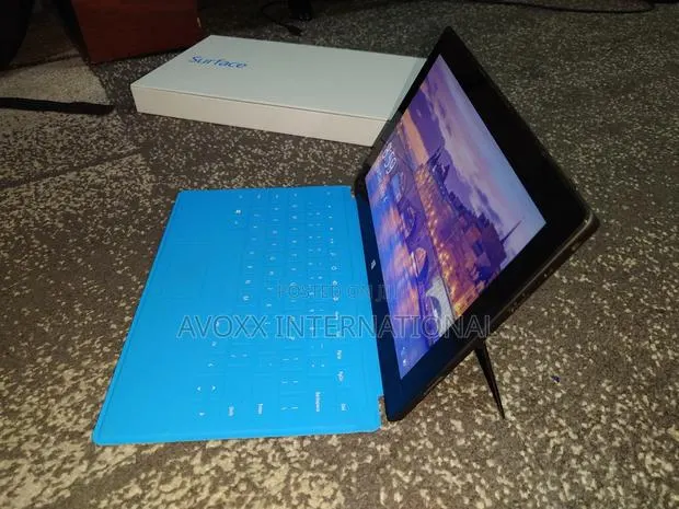 New Laptop Microsoft 8GB SSD 32GB · Photo 1