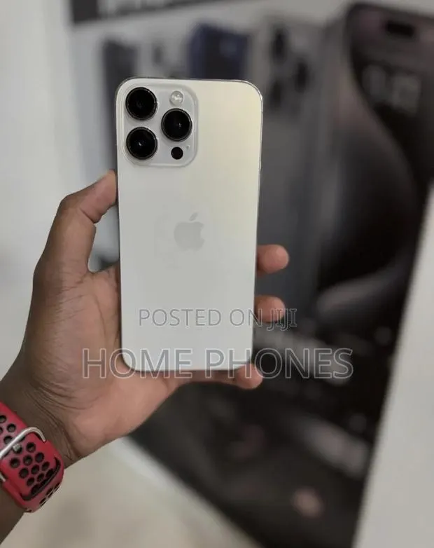 Apple iPhone 14 Pro Max 256 GB Gold · Photo 1