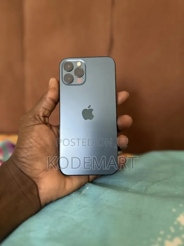 Apple iPhone 12 Pro 256 GB Blue · Photo 1