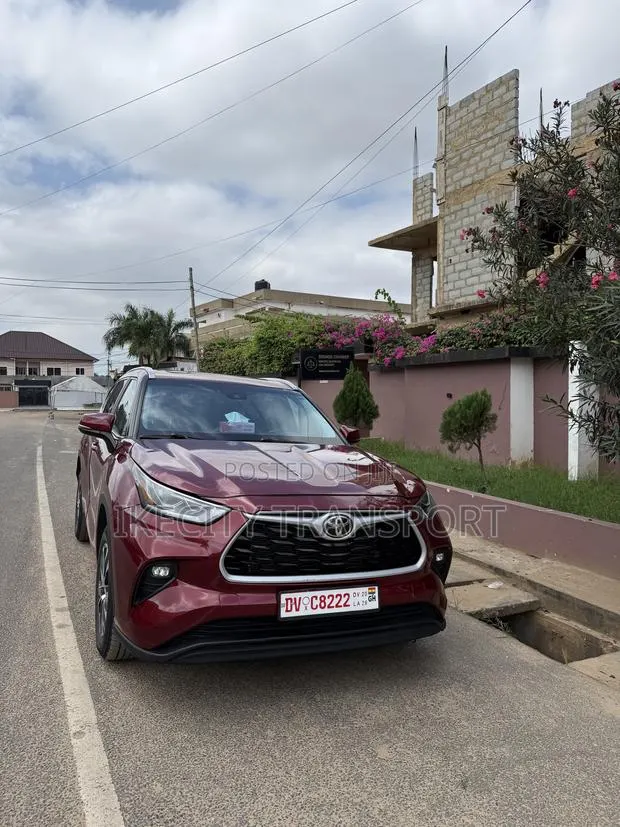 Toyota Highlander XLE AWD 2023 Red · Photo 1
