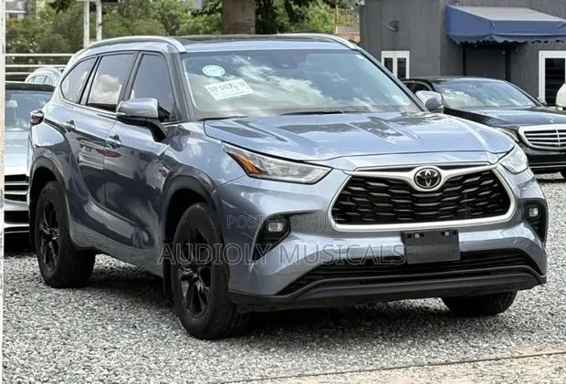 Toyota Highlander XLE AWD 2024 Gray · Photo 1