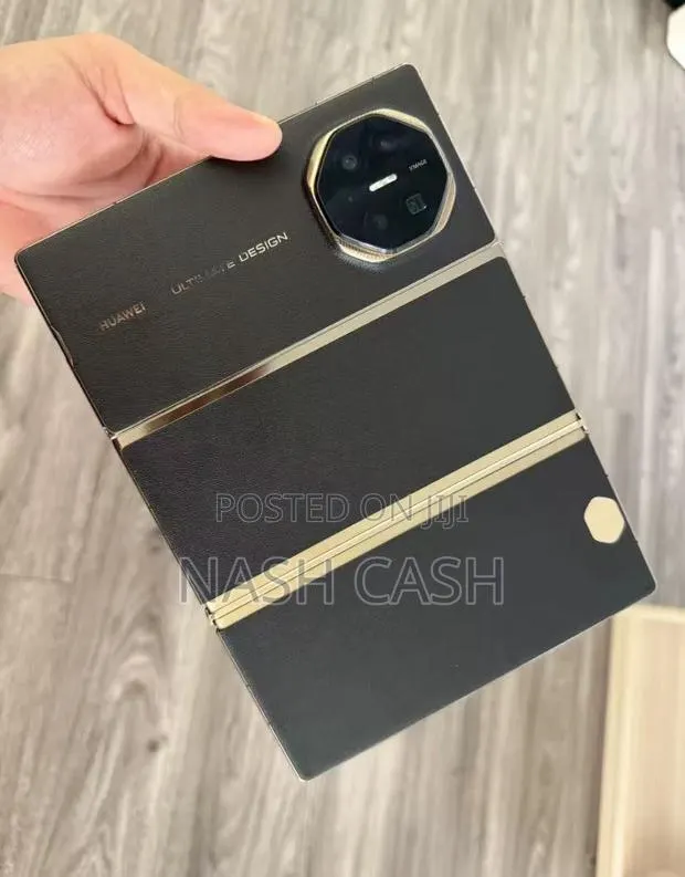 Huawei Mate XT Ultimate Design 1 TB Black · Photo 1