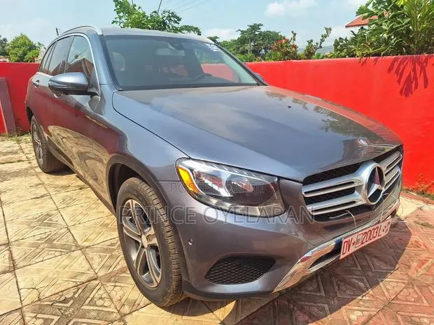 Mercedes-Benz GLC-Class 2016 Gray · Photo 1