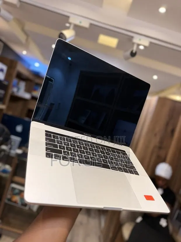 Laptop Apple MacBook Pro 2019 16GB Intel Core i7 SSD 256GB · Photo 1