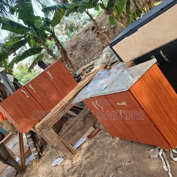 Quality Cabinet With Silk · Photo 1