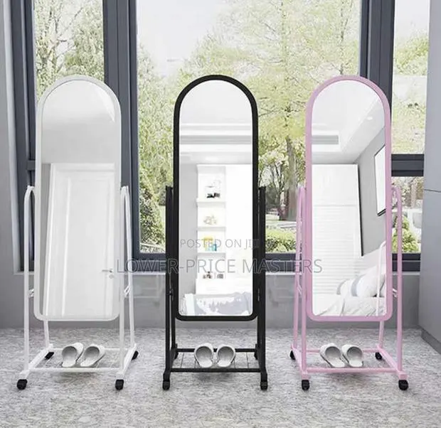 Lengthy And Movable Dressing Mirror · Photo 1