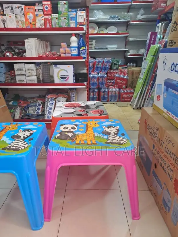 Children's Plastic Table · Photo 1