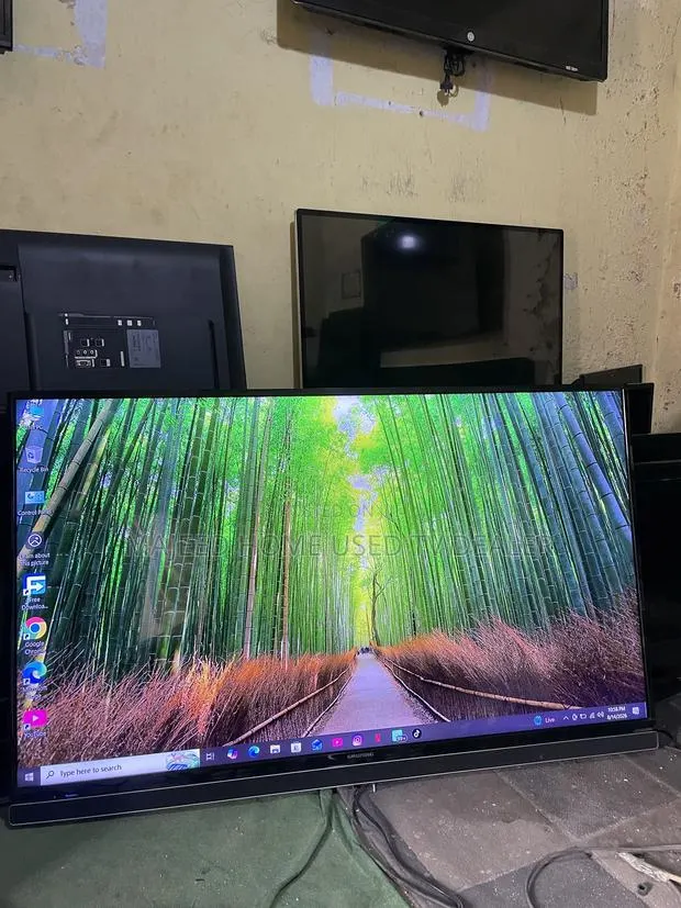 55inches Smart Digital Satellite TV · Photo 1