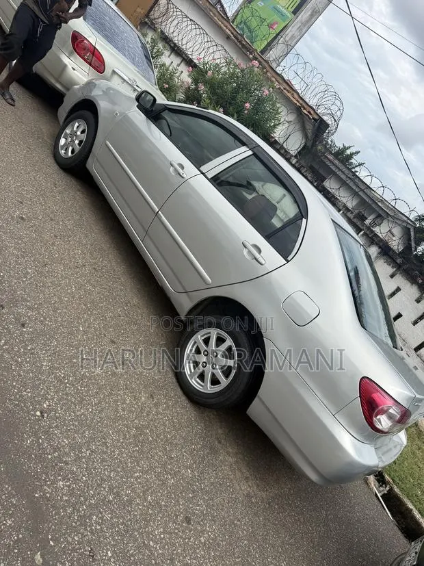 Toyota Avensis 1.8 VVT-i 2006 Silver · Photo 1