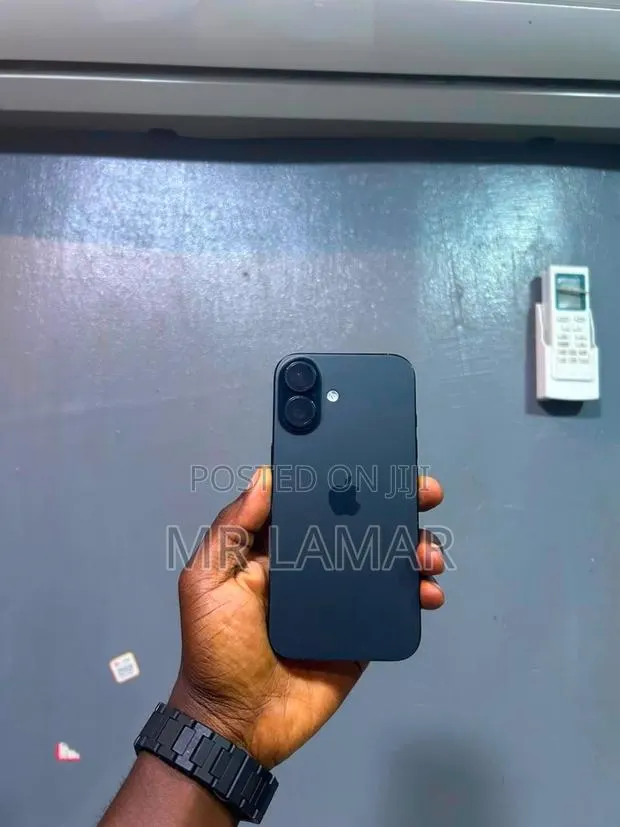 Apple iPhone 16 128 GB Black · Photo 1