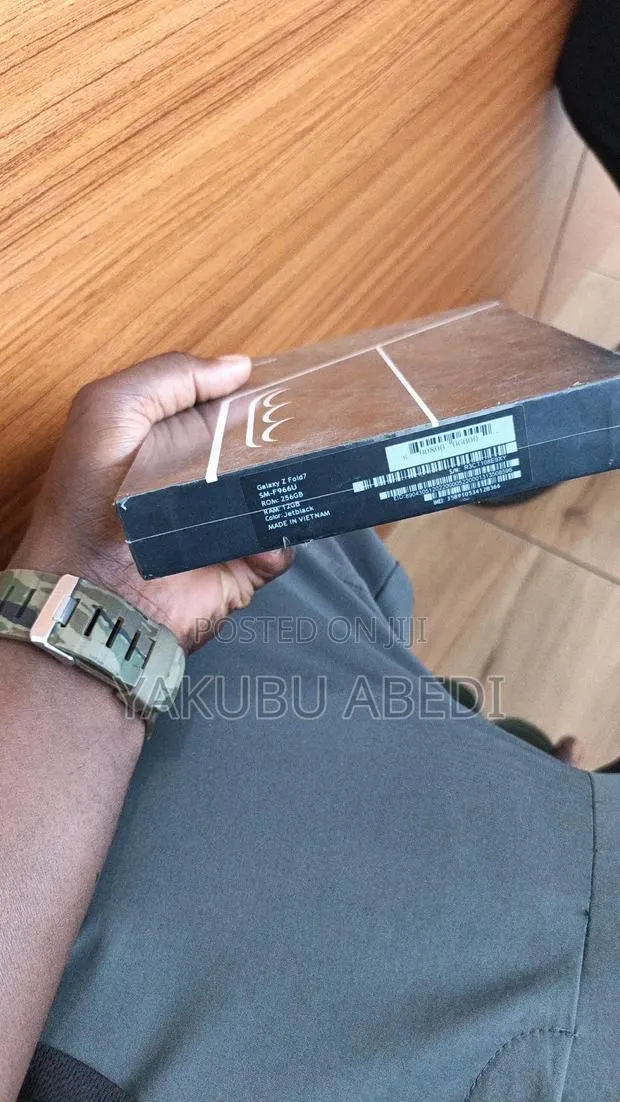 New Samsung Galaxy Z Fold7 256 GB Black · Photo 3