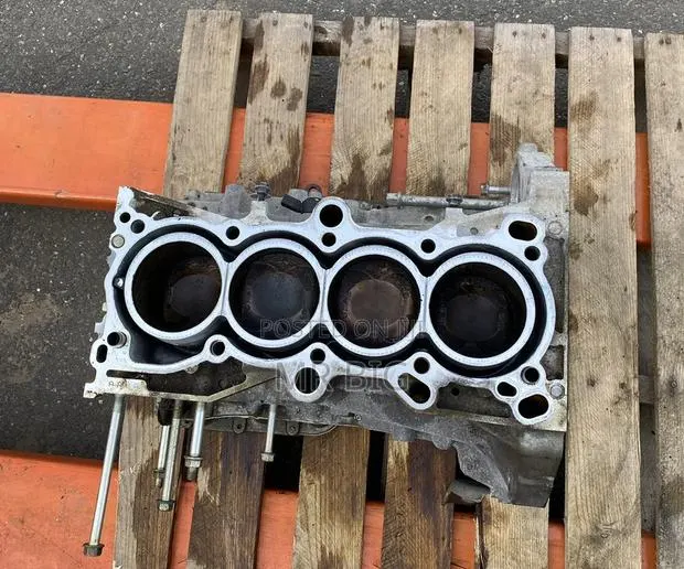 Honda Accord 2.0 Turbo Engine Block · Photo 2