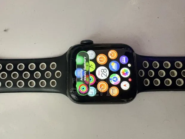 Apple Series 6 40mm · Photo 1