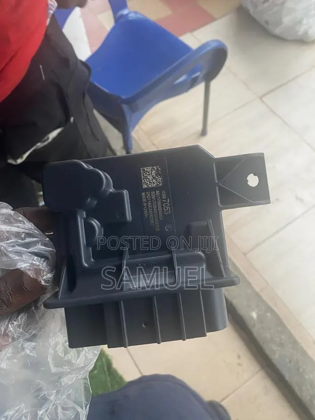 Fuel Pump Control Module for Chevrolet · Photo 1