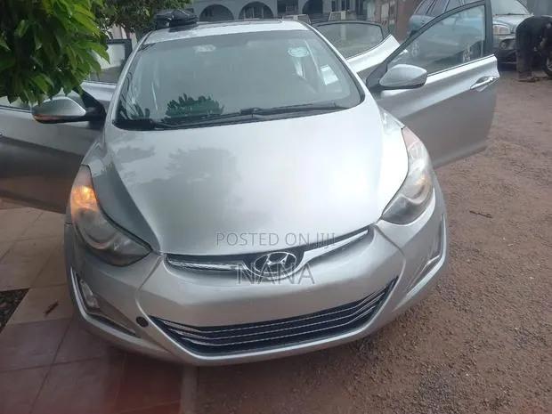 Hyundai Elantra Limited 4dr Sedan (1.8L 4cyl 6A) 2014 Silver · Photo 1