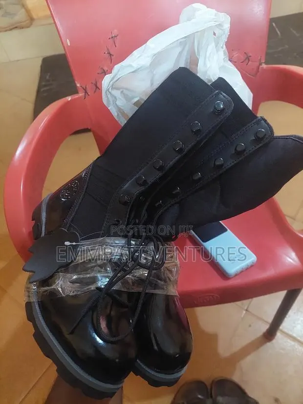 Security Boots Black · Photo 1