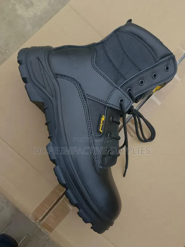 Safetoe Safety Military Desert Leather Boots. · Photo 1