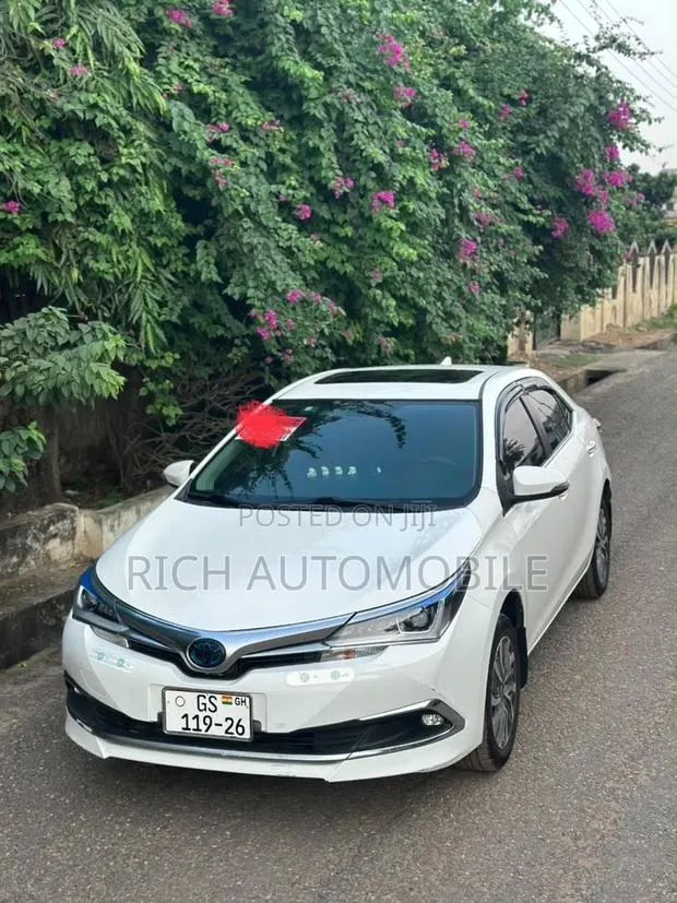 Toyota Corolla XSE (1.8L 4cyl 2A) 2018 White · Photo 1