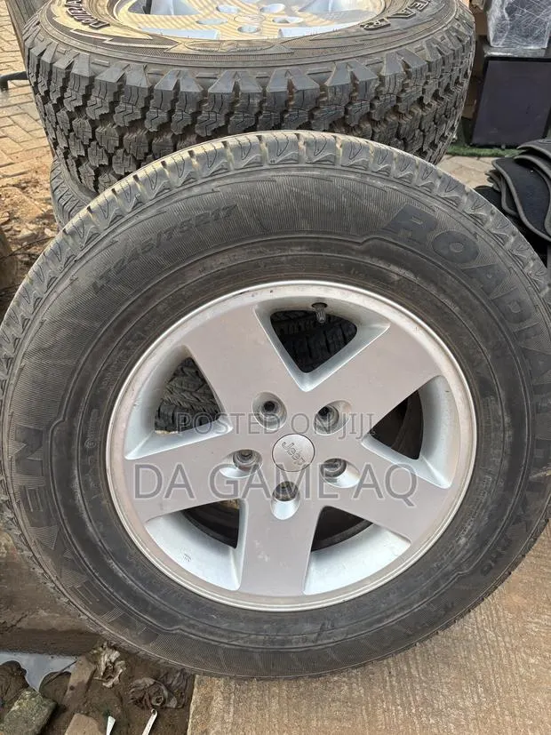 Jeep Rim With Tyres · Photo 1