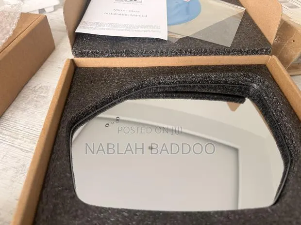 Hyundai Palisade Left Side Mirror Glass – With Blind Spot Indicator · Photo 1