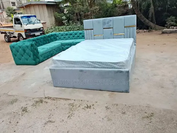 Double Bad Frame and Mattress · Photo 1