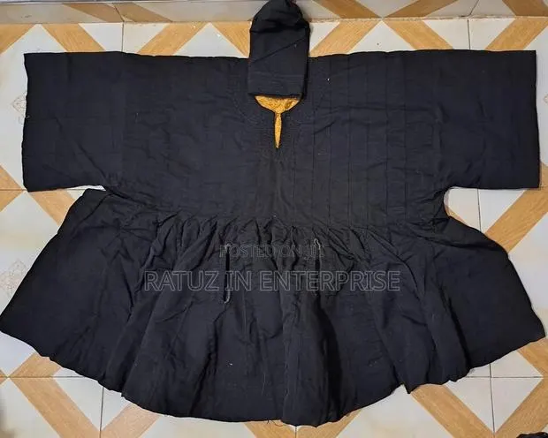 Sleeved Black Smock · Photo 1