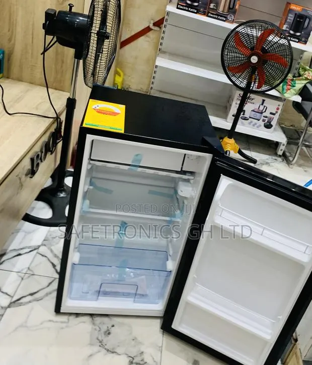 Check Out Pearl Refrigerator 86liters Pf109 Tabletop Black · Photo 1