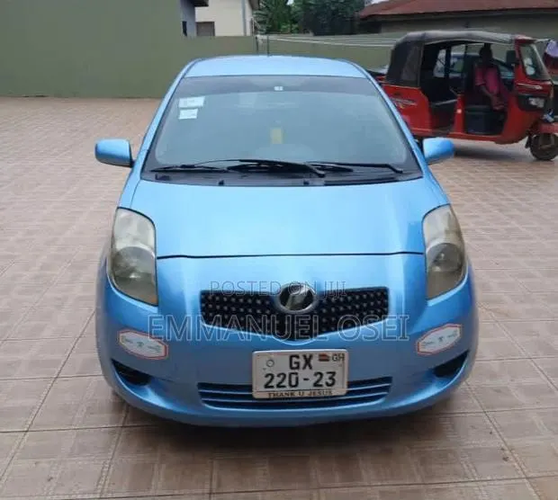 Toyota Vitz 2010 Blue · Photo 1
