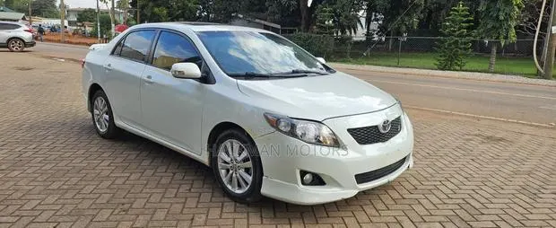 Toyota Corolla S 4dr Sedan (1.8L 4cyl 4A) 2010 White · Photo 1