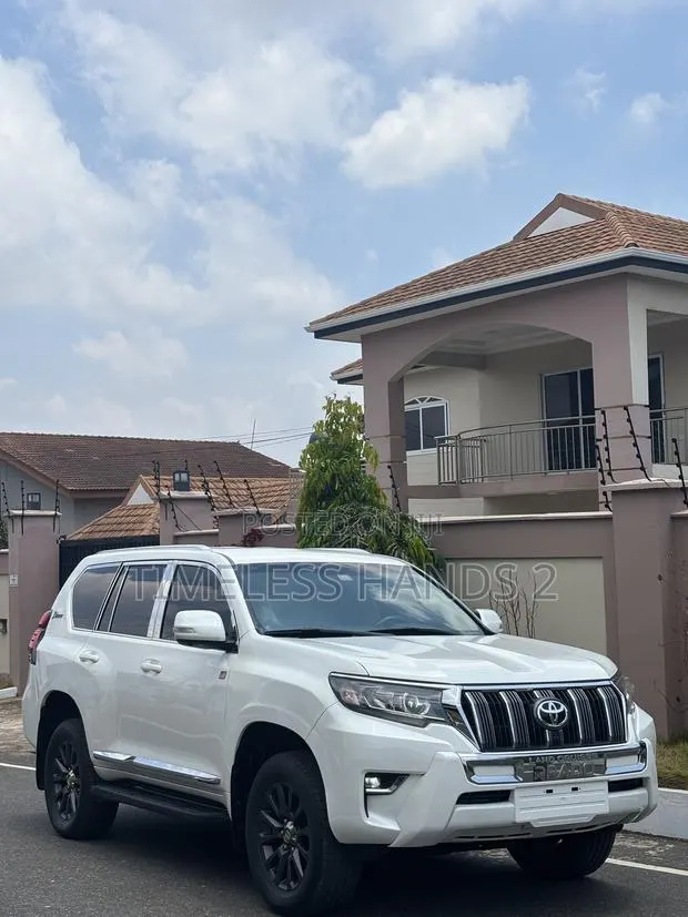 Toyota Land Cruiser Prado 2017 White