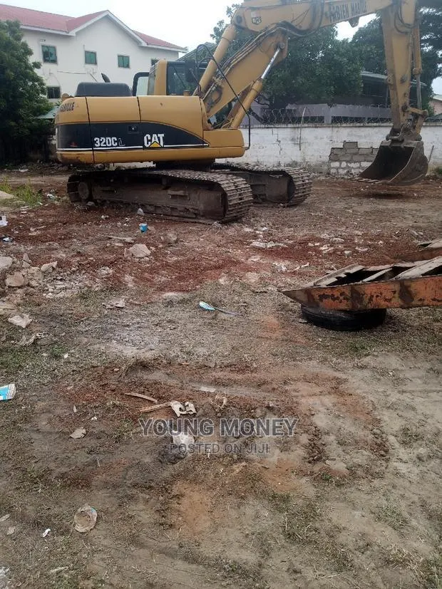 Foreign Used 320cl Excavator for Rent · Photo 1