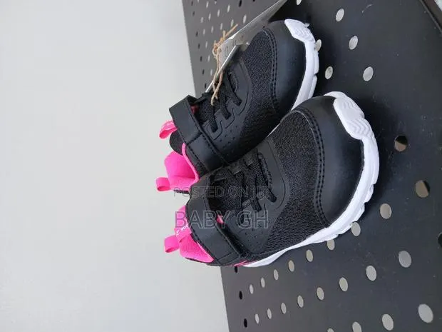 Kids Girls Black Reebok Runner Sneakers · Photo 1