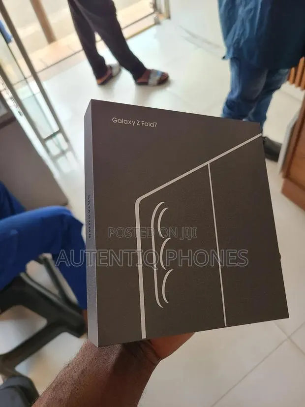 New Samsung Galaxy Z Fold7 256 GB Blue · Photo 1