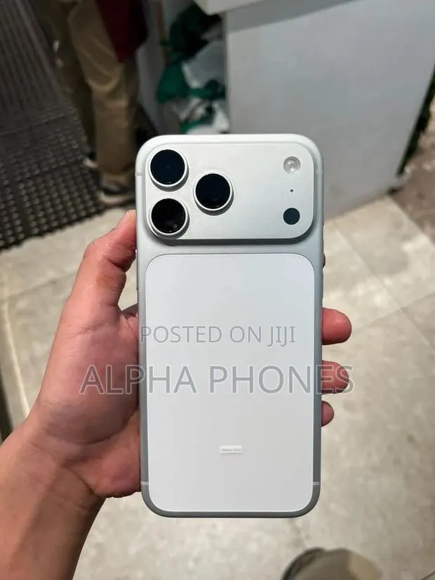 Apple iPhone 17 Pro Max 512 GB Silver · Photo 1