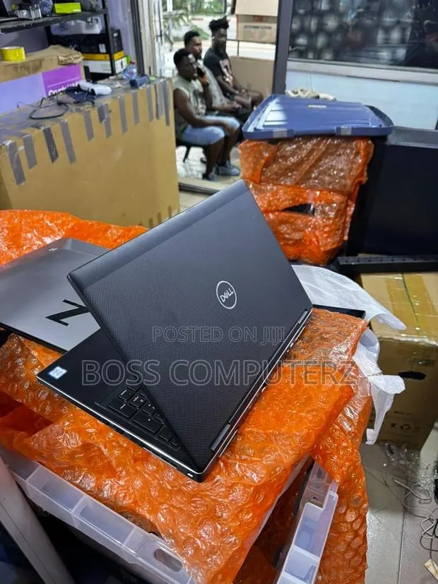 Laptop Dell Latitude 7530 16GB Intel Core i7 SSD 256GB · Photo 1