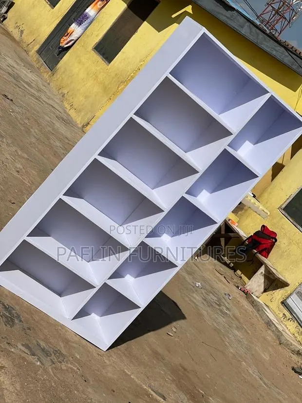 Paflin’S Quality Shoe and Bag Stand · Photo 1