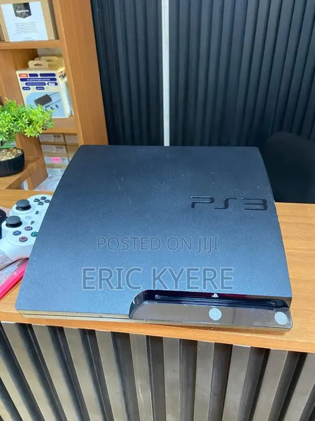 Sony PlayStation 3 (PS3) Slim Console Bundle - UK 🇬🇧 Used · Photo 1