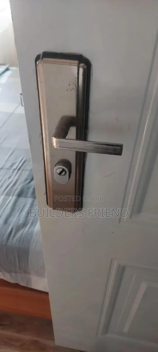 Replace Broken Handles for All Standard Security Doors · Photo 1