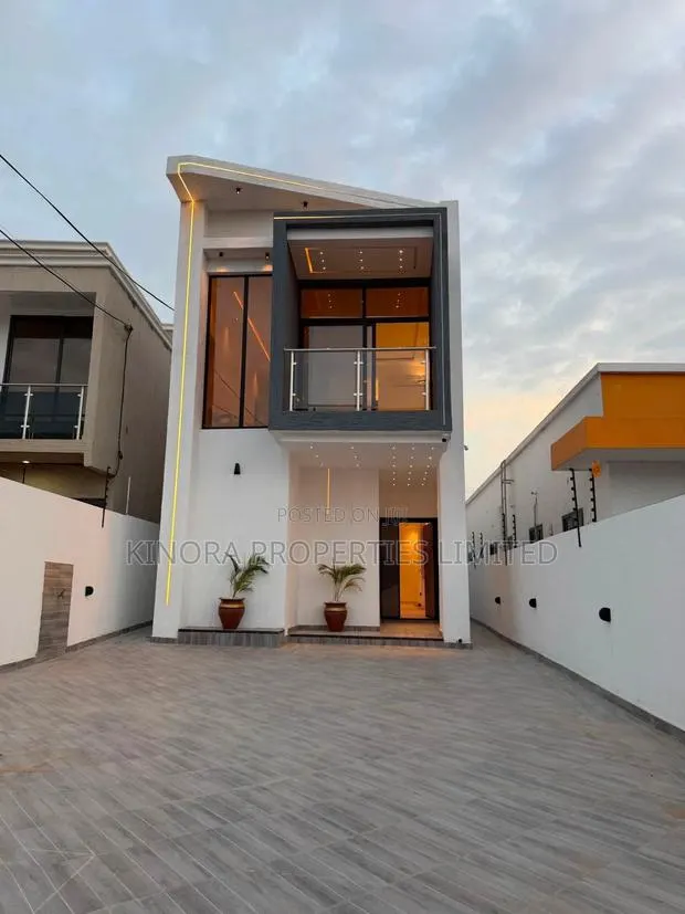 3bdrm Duplex in Lakeside Community 8, Adenta for sale · Photo 1