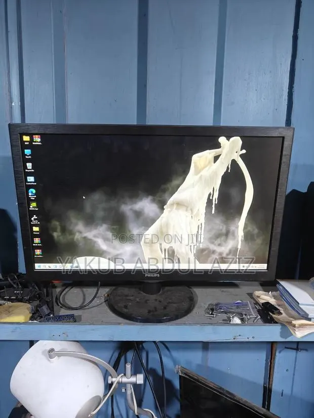 27 Inches Monitor · Photo 1