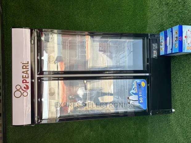 4levels of Plastic Coast Shelves/Base Pearl 2door Display · Photo 1