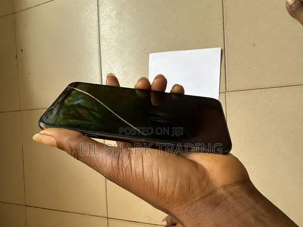 Apple iPhone XS Max 64 GB Black · Photo 1