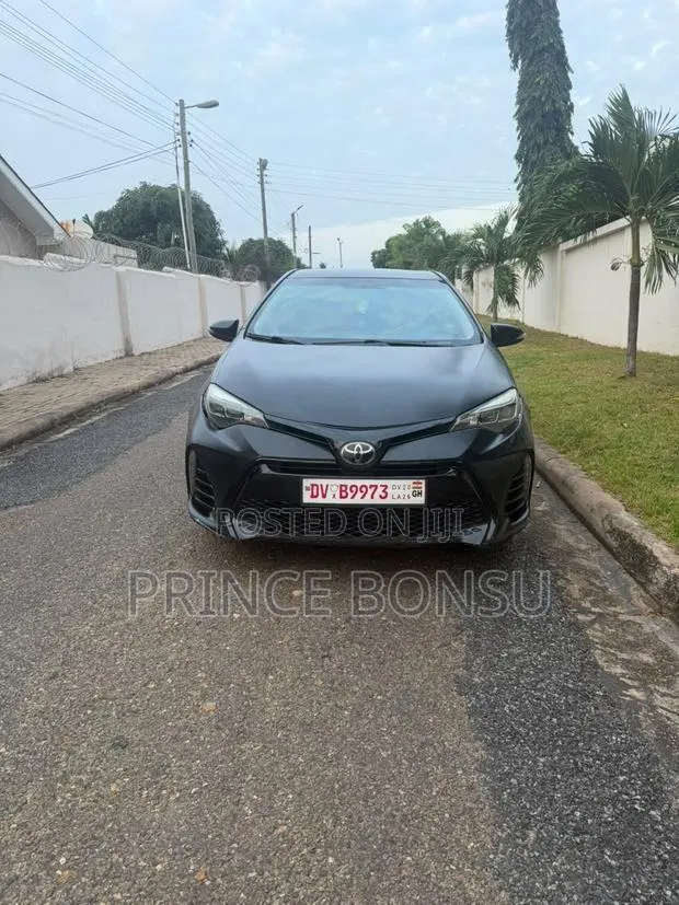 Toyota Corolla 2016 Black · Photo 1