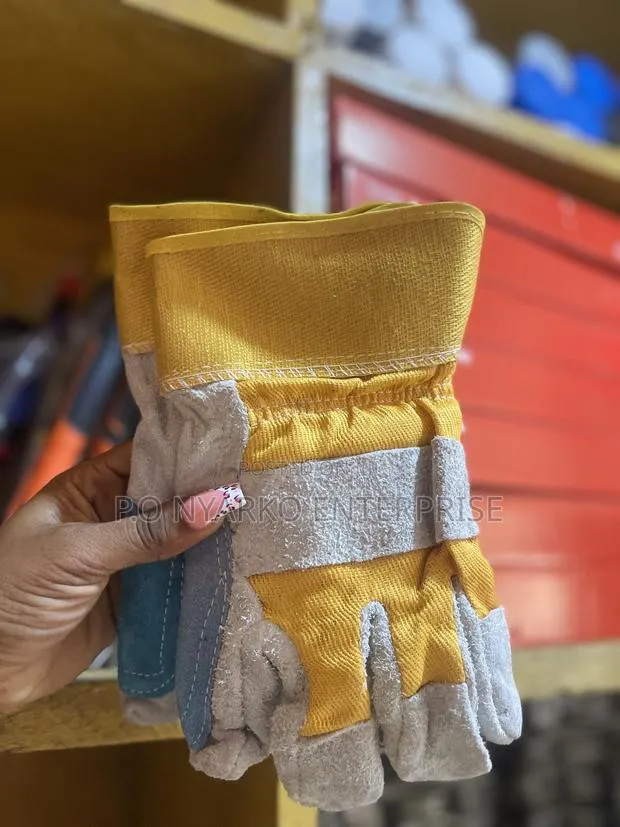 Short Length Hand Gloves · Photo 1