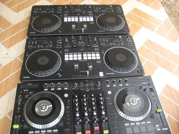 Pioneer Dj DDJ-Rev5 &Numark Ns7 · Photo 1