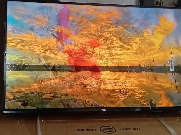 TCL 32-Inch Tv With High Quality Audio Performance · Photo 1