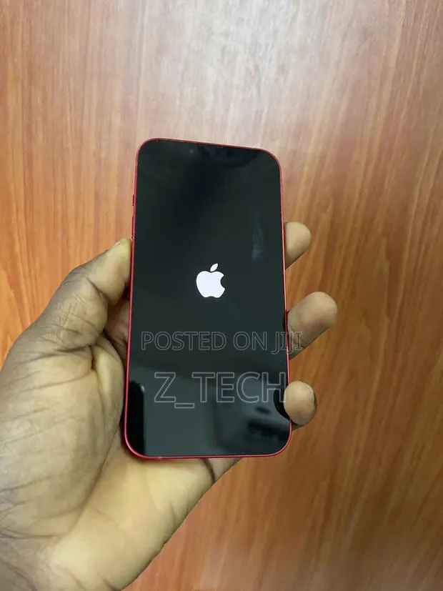 Apple iPhone 13 128 GB Red · Photo 1